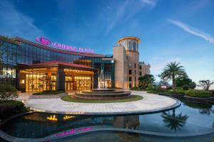 a rendering of the grove plaza hotel at Crowne Plaza Zhoushan Seaview, an IHG Hotel in Zhoushan