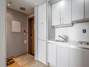 Kuchyň nebo kuchyňský kout v ubytování Haeundae Seacloud Hotel Residence