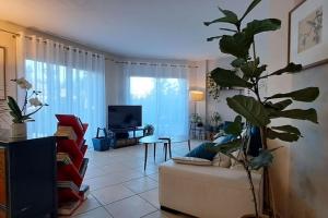 TV a/nebo společenská místnost v ubytování Villa des Climats Bourgogne