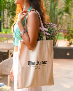 Гости The Astor - All Suites Hotel Candolim Goa