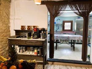 a kitchen with a counter and a table with fruits at La Casa Mágica in Villatuerta