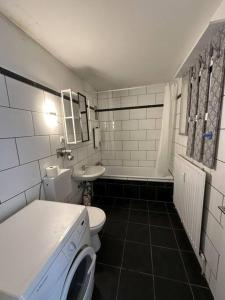 Koupelna v ubytování MG90 Schönes Monteur Apartment für 5 Personen