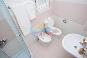 Koupelna v ubytování APARTMANI LUX SEA + 37 fotografií