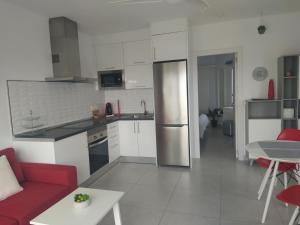 Kuchyň nebo kuchyňský kout v ubytování Apartment El Sueño - GREAT SEA VIEWS - infinity POOL - free Wifi- smart TV-Residence Senator