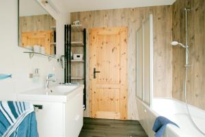 Koupelna v ubytování Ferienhaus Jule + 31 fotografií