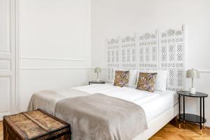 A bed or beds in a room at Beletage-Boutique Hotel