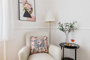 A seating area at Beletage-Boutique Hotel