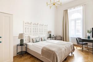 A bed or beds in a room at Beletage-Boutique Hotel