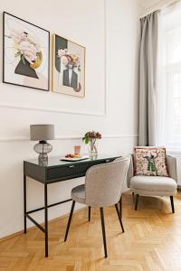 A seating area at Beletage-Boutique Hotel