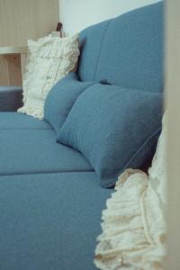 a blue couch with two pillows on it at Massanè Casa Vacanza in Ginosa