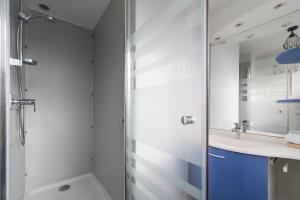 Ένα μπάνιο στο Malo-les-bains Appartements lumineux et traversants face à la mer +40 φωτογραφίες