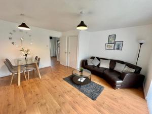 Posezení v ubytování Convenient Manchester city centre 3BD with free parking