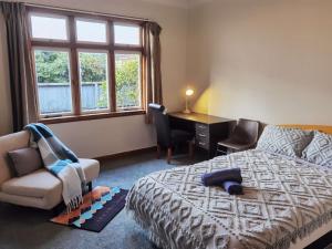 Ένα ή περισσότερα κρεβάτια σε δωμάτιο στο Epsom Red House +16 φωτογραφίες