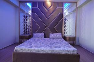 a bedroom with a large bed with a wooden headboard at 2 BED FURNISHED APARTMENT in Dhok Sandemār