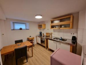 Kuchyň nebo kuchyňský kout v ubytování Manderscheid Ferienwohnung mit Weitblick + 15 fotografií