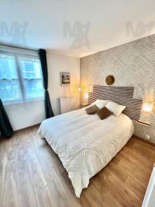 a bedroom with a large bed and a large window at EL CUBANITO ATHENA - EXOTISME CUBAIN - 2 Chambres - Parking Privé - Proximité Gare - BUSINESS & FAMILY FRIENDLY in Cergy
