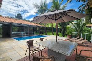 Swimmingpoolen hos eller tæt på Casa Escarpas do Lago - Capitólio - MG