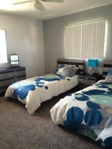 Кровать или кровати в номере Lake Whistler Hideaway