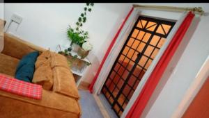 Posezení v ubytování Lovely one bedroom airbb in THIKA with WiFi ,ample parking-next to the road