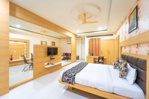 a bedroom with a large bed and a television at Hotel Royal Palace in Sāgar