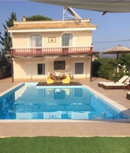 The swimming pool at or close to Villa Evenik
