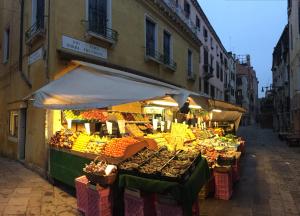 ヴェネツィアにあるBeautiful Veniceの路上市場