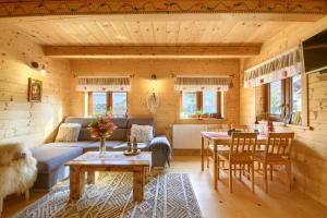 a living room with a couch and a table at Tylickie Chałupy in Tylicz