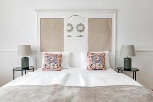 A bed or beds in a room at Beletage-Boutique Hotel