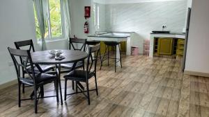 Gambar di galeri bagi Dovass Self Catering Apartments di Takamaka