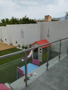 Balkón nebo terasa v ubytování Iris pool House + 12 fotografií