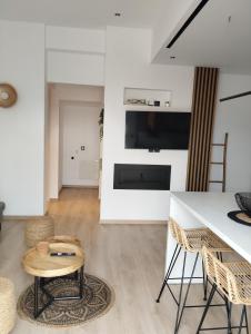TV a/nebo společenská místnost v ubytování Iris pool House