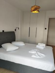 Postel nebo postele na pokoji v ubytování Iris pool House