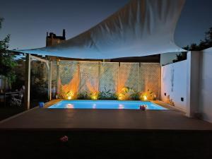Bazén v ubytování Iris pool House nebo v jeho okolí