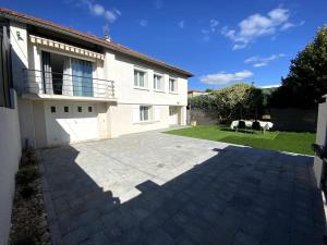 a house with a large driveway in front of it at Douceur Drômoise appartement avec une chambre in Montélimar