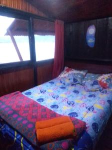 a bed in the back of a boat at Madervillhospedaje in Aquitania