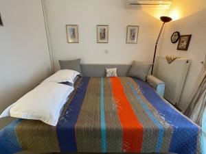 Posteľ alebo postele v izbe v ubytovaní Schönes Familienappartement in Pelekas, Corfu mit Meerblick