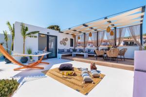 a living room with a hammock and a patio at To Nissi in Skopelos Town