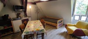 a small living room with a table and a bed at Villa à l'ancien Pigeonnier in Loches