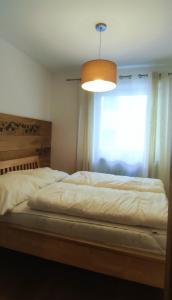 Posteľ alebo postele v izbe v ubytovaní Alpenappartements Domicil include Jokercard