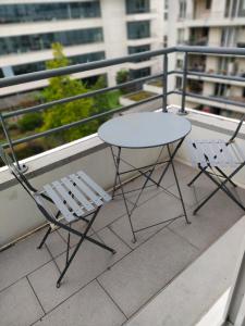 Ein Balkon oder eine Terrasse in der Unterkunft Au pied du Stade De France - 25 min Aéroport CDG