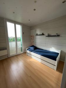 a bedroom with a bed and a large window at Apt Chic and Luxury on Collines de Marcel Pagnol Wifi iptv and free parking secure in Marseille