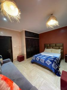 Ein Bett oder Betten in einem Zimmer der Unterkunft ASNFU AUBERGe