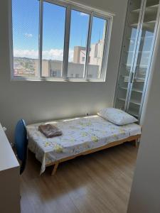 מיטה או מיטות בחדר ב-Apartamento central aconchegante.Sinta-se em casa!