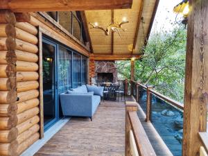 Rõdu või terrass majutusasutuses Getahovit Resort