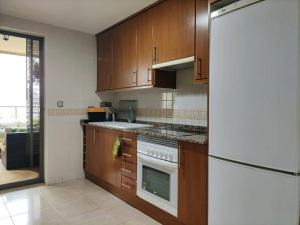 Η κουζίνα ή μικρή κουζίνα στο Refugio Racó del Conill - Mountain, Beach & Spa