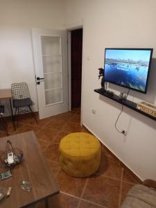 TV a/nebo společenská místnost v ubytování Perovic 23