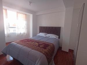 Un pat sau paturi într-o cameră la La Posada del Monge