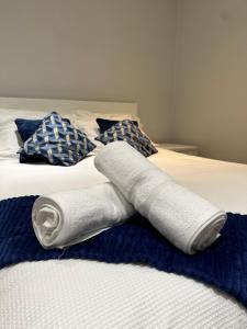 two rolled up towels on top of a bed at Liverpool Street Blue Bedroom in London