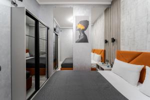 a hotel room with a bed and a bathroom at InshiApartments on Vahylevycha Str in Lviv