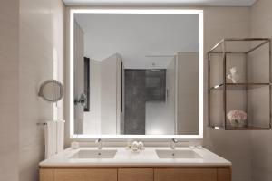 Koupelna v ubytování YOUR STAY Apartments at the SLS Residence